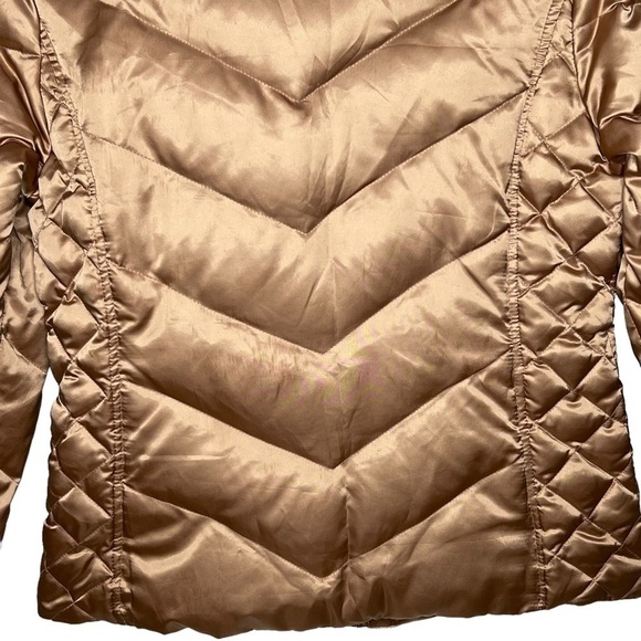 Kenneth Cole Women’s Gold Chevron Quilted Down Puffer Jacket Size M Packable - Picture 9 of 15